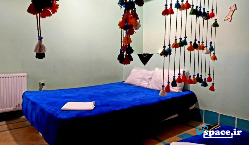 نمای داخلی اتاق چپرخونه اقامتگاه بوم گردی عمارت هفت رنگ - شیراز