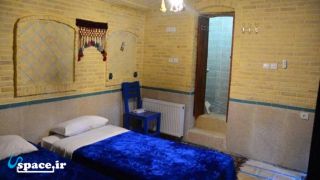 نمای داخلی اتاق گود عربون اقامتگاه بوم گردی عمارت هفت رنگ - شیراز